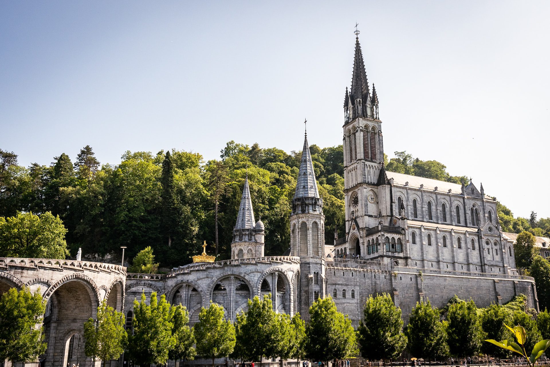 How to get from Pau Airport to Lourdes